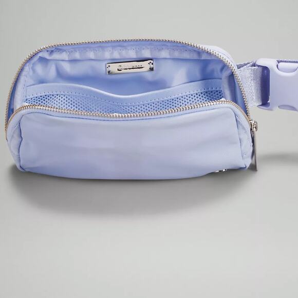 NWT Lululemon Everywhere Belt Bag Pastel Blue - Picture 5 of 7